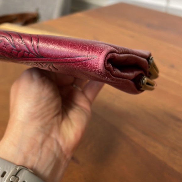 COPY - HOBO Lauren Clutch - Picture 9 of 9